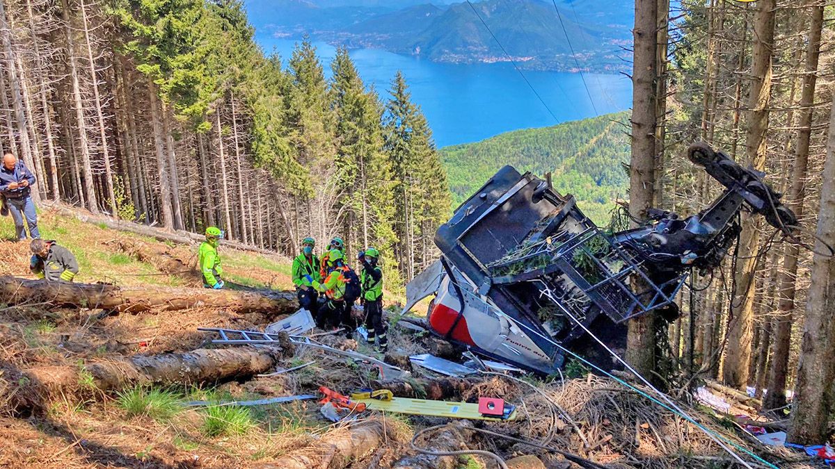 Italia busca responsabilidades en caída de teleférico que dejo 14 muertos