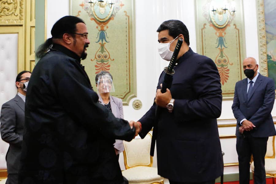 Maduro se reúne con Steven Seagal en la palacio de Miraflores