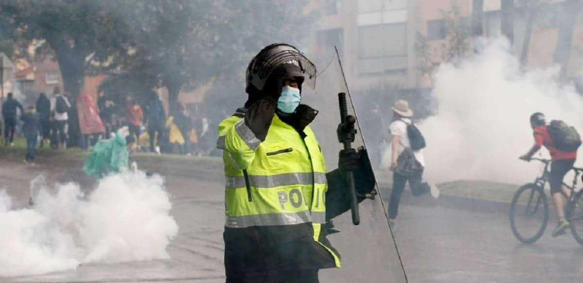 Noche de ataques a la Policía deja al menos 91 heridos en Bogotá
