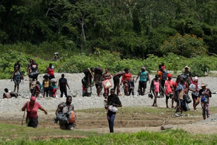 Detienen a seis personas por violación de menores en frontera de Panamá