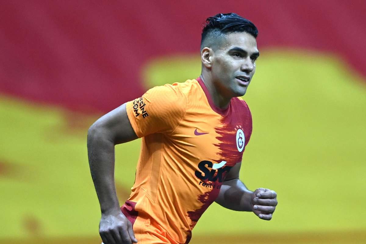 Falcao queda fuera de convocatoria por dolores de espalda