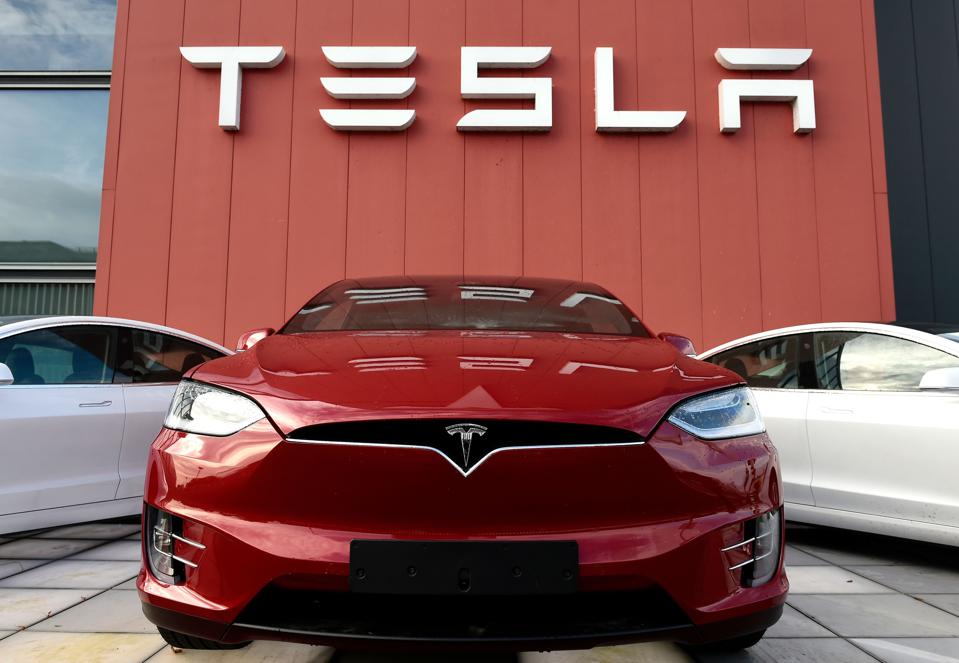 Tesla no cumple la expectativa para que sus coches alcancen autonomía