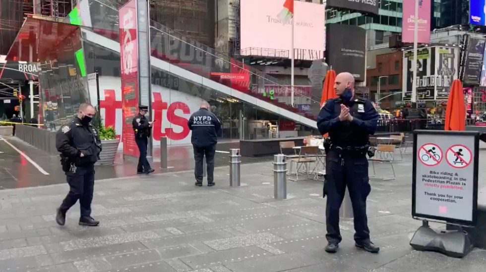 Dos mujeres y una niña heridas durante tiroteo en Time Square