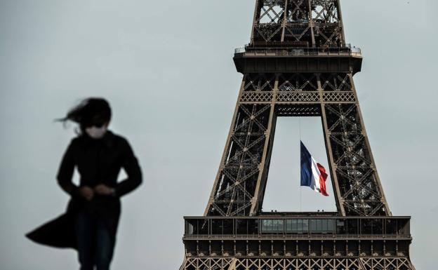 Torre Eiffel reabre al público tras 8 meses cerrada