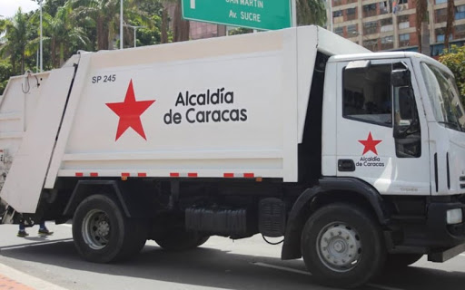 Alcaldía entrega equipos para la recolección de desechos sólidos en Caracas