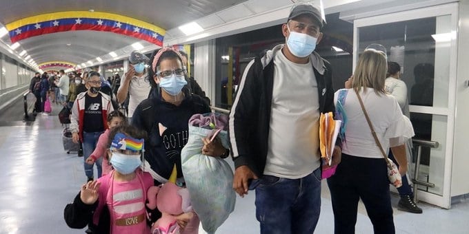 Llegan al país 278 venezolanos procedentes de Perú