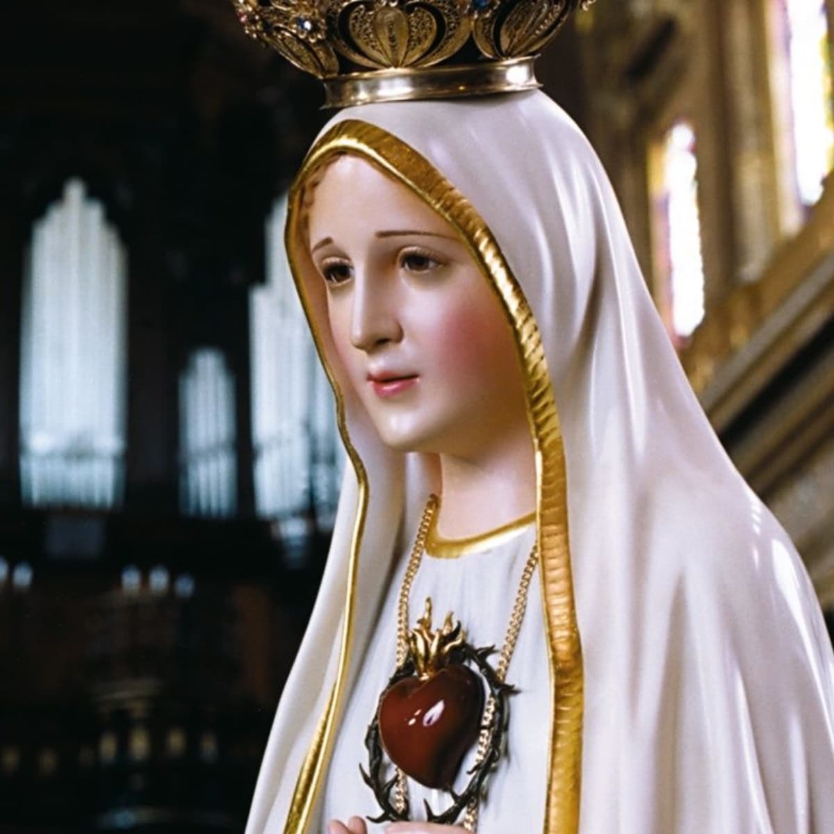 Católicos celebran a la virgen Nuestra Señora de Fátima | Diario 2001