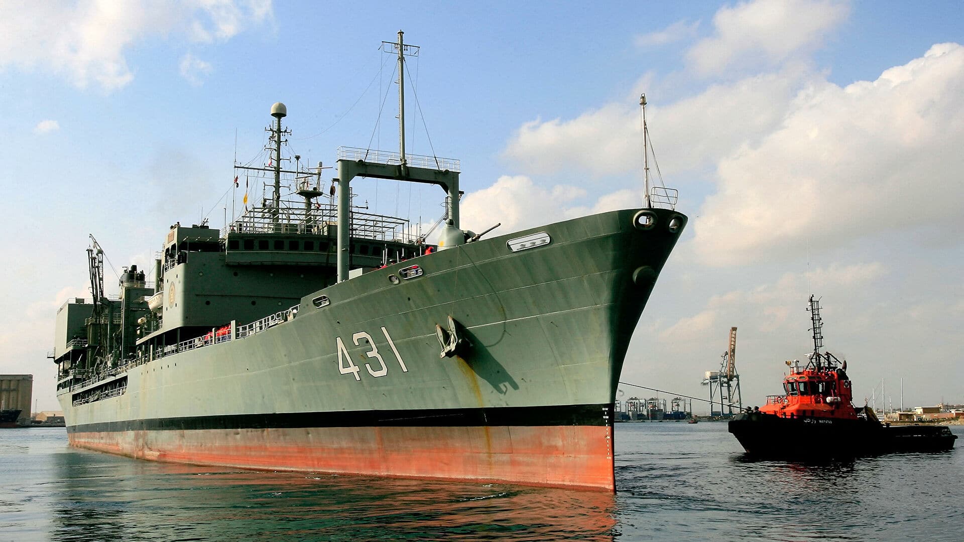 El mayor barco de la Armada de Irán se hundió tras sufrir un incendio en