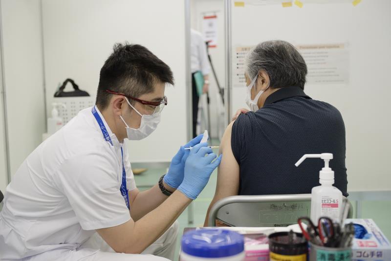 Japón aspira a completar la vacunación de su población en noviembre