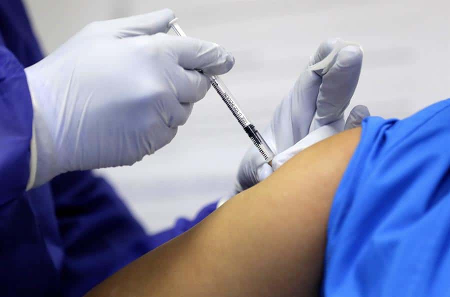 Rumanía, primer país en comenzar a vacunar a niños contra la COVID