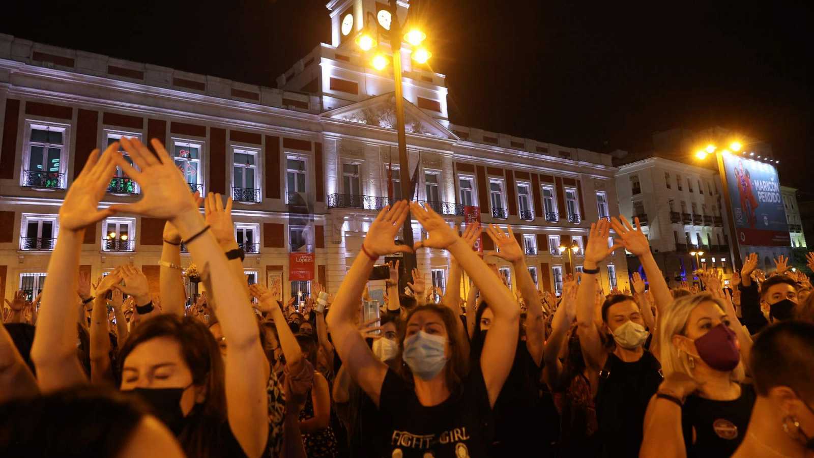 Miles de personas manifiestan en España en rechazo al asesinato
