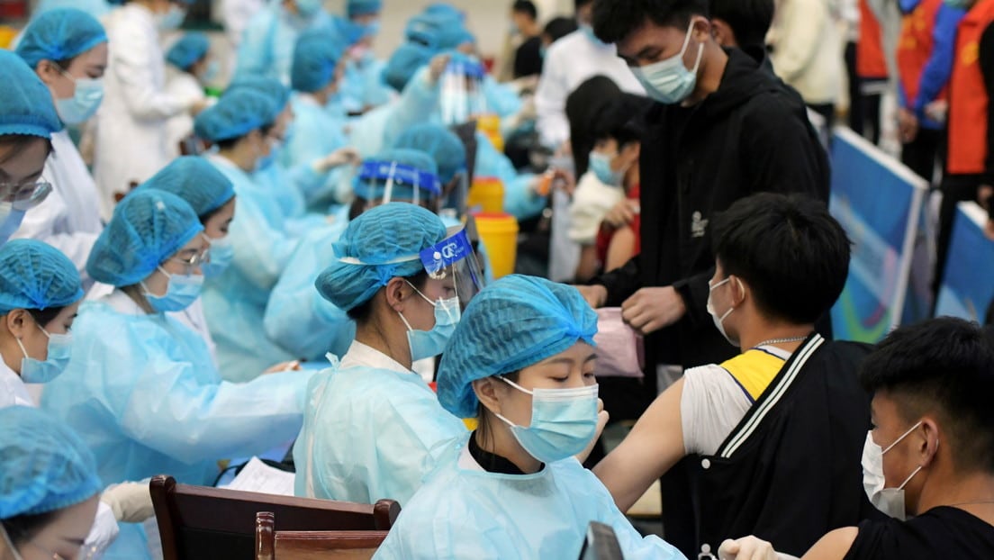 China se convierte en el primer país en aplicar 1.000 millones de vacunas | Diario 2001