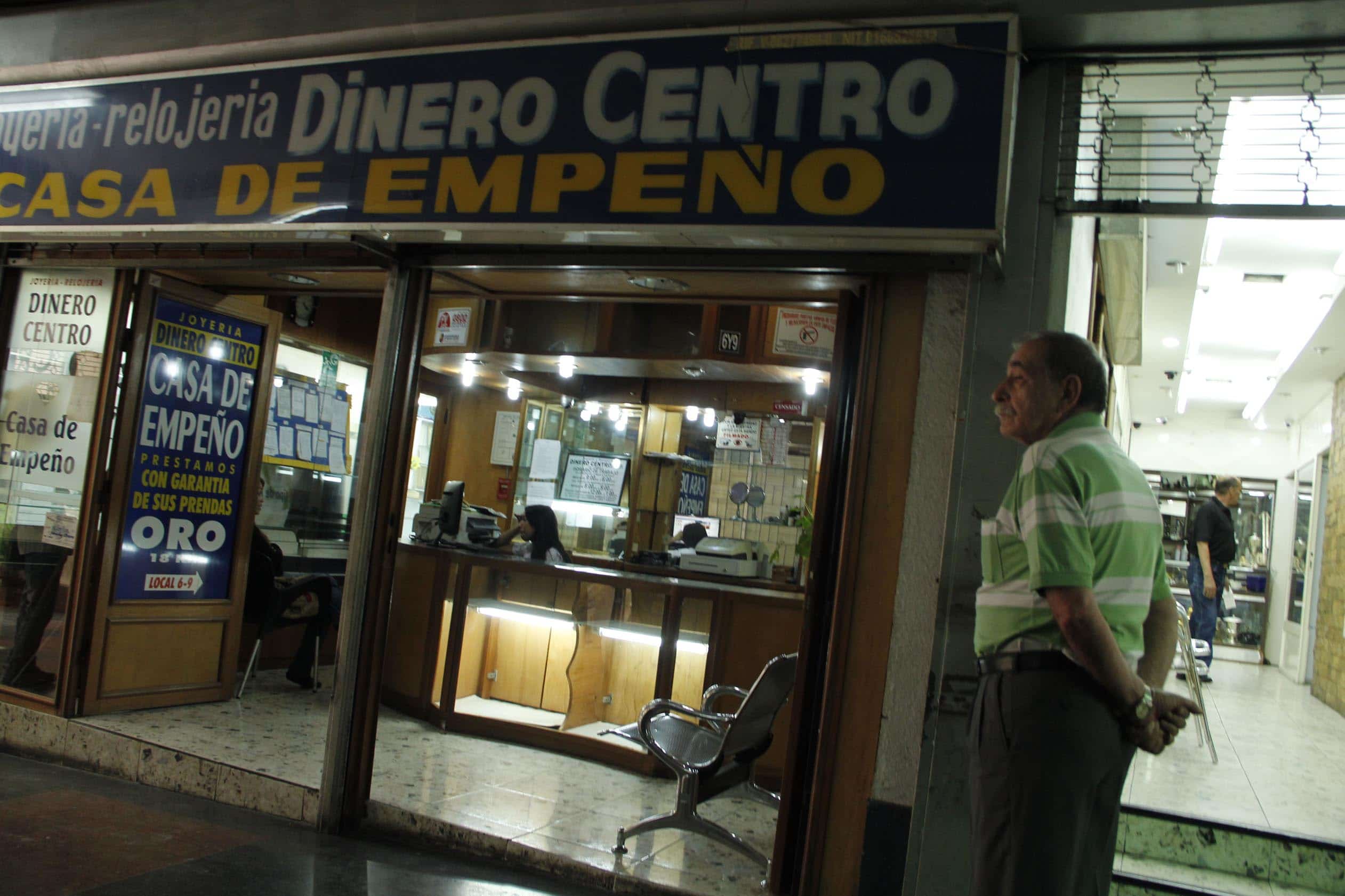El dólar hace mover duro a los prestamistas venezolanos