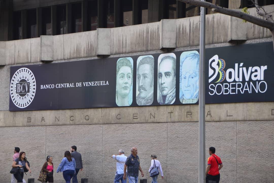 Los bancos venezolanos centran su foco en captar dólares