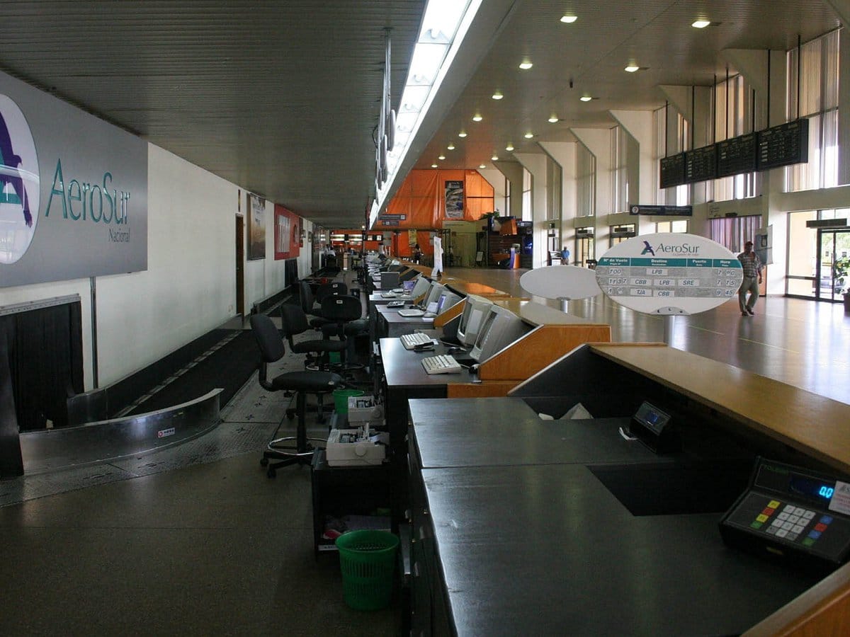 Los trabajadores de los aeropuertos bolivianos anuncian paro