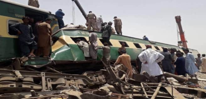 Al menos 40 muertos tras colisión de dos trenes en Pakistán