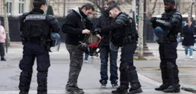 Uno de cada cuatro policías franceses dice haber tenido ideas suicidas
