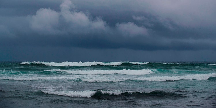 Meteorólogos de EEUU informan sobre posible tormenta tropical en