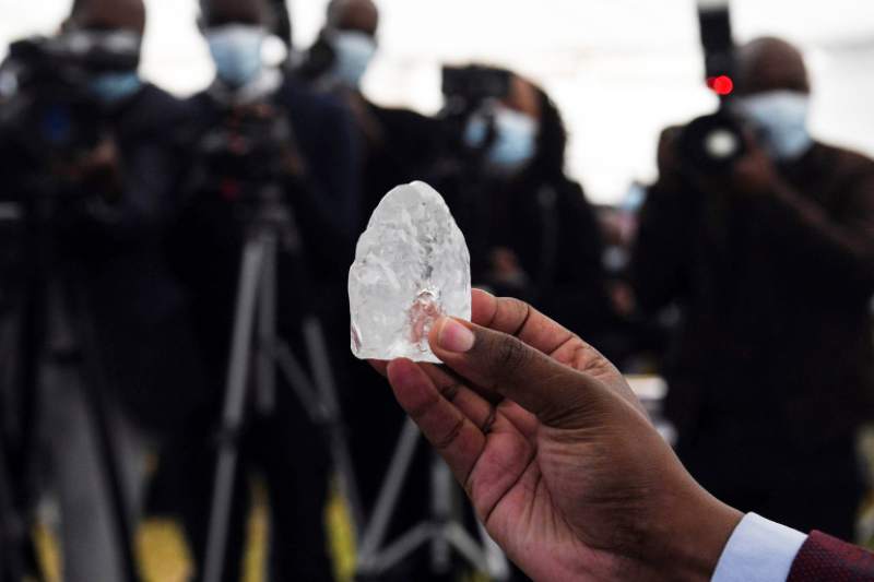 Descubren diamante que podría ser el 3ro más grande del mundo