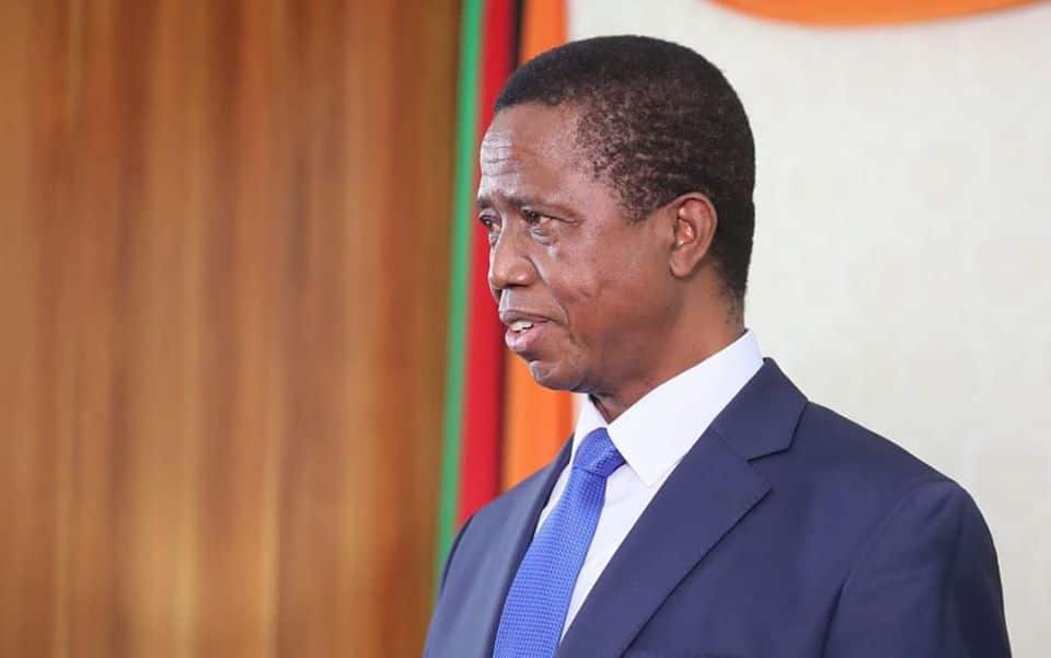 Presidente de Zambia se desmaya durante un evento militar (+Video)