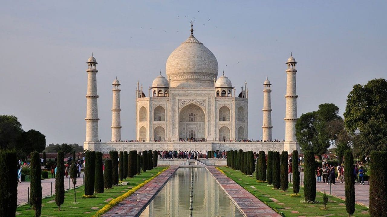 La India reabre el Taj Mahal tras dos meses de cierre por el coronavirus