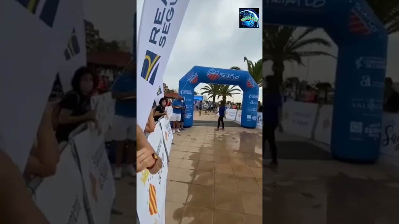 Atleta pierde triatlón por detenerse a celebrar antes de tiempo (+Video)