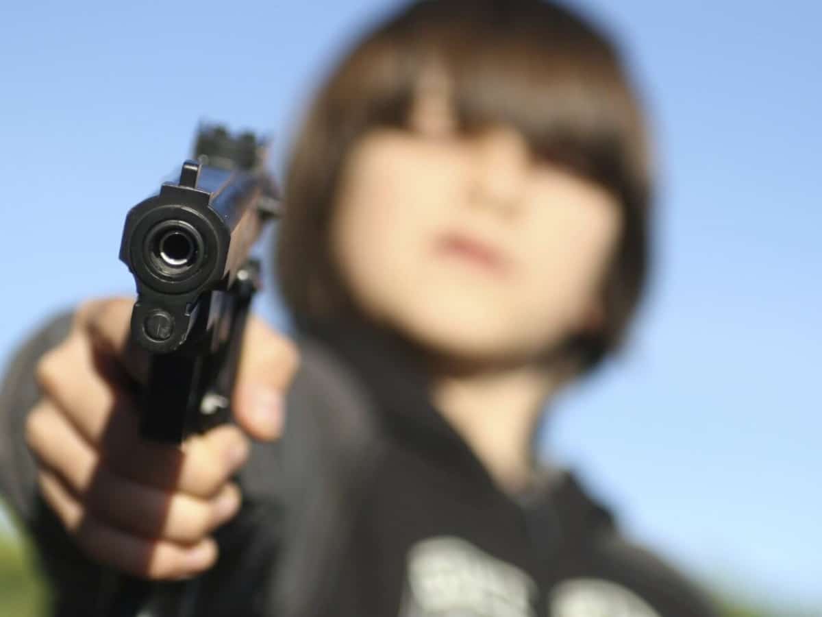 Niño de 12 años dispara a otro tras enfadarse por una partida