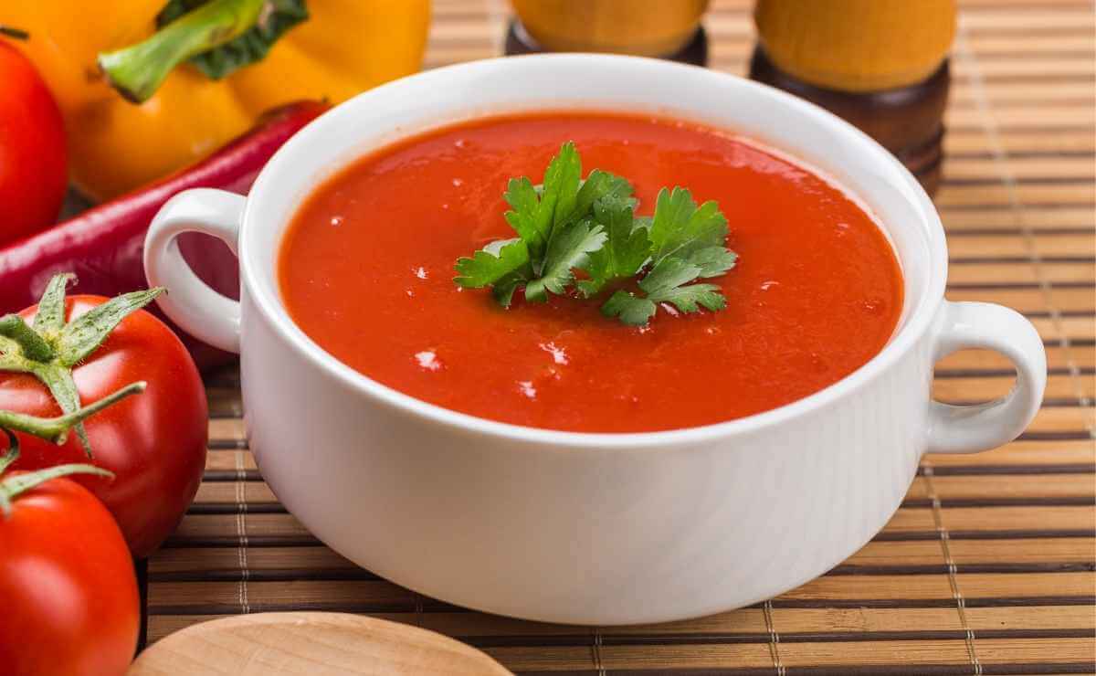 Sustanciosa e ideal crema de tomate para compartir | Diario 2001
