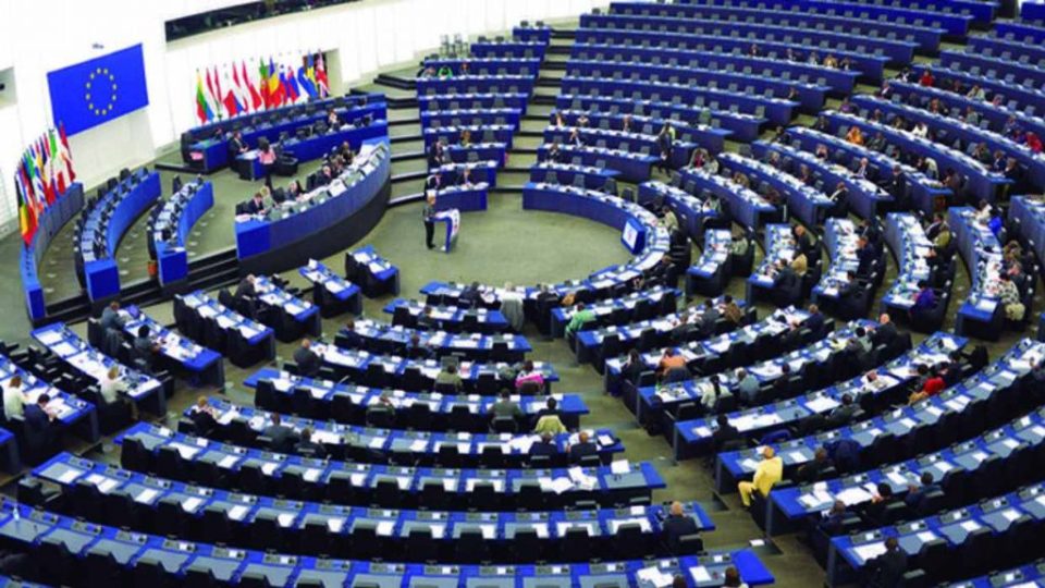 Parlamento Europeo pide consagrar el aborto como derecho fundamental