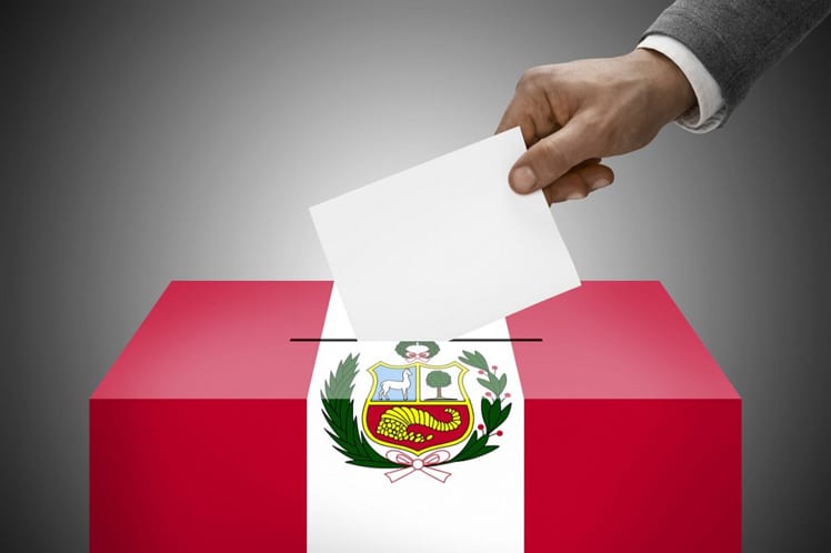 El dilema de Perú: defender el modelo económico o refundarlo
