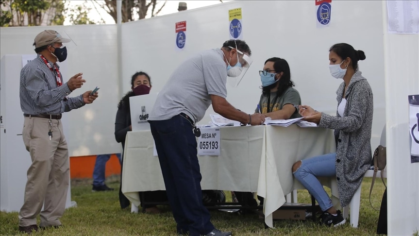 El "comunismo" y "corrupción": ejes casi sin matices de campaña peruana