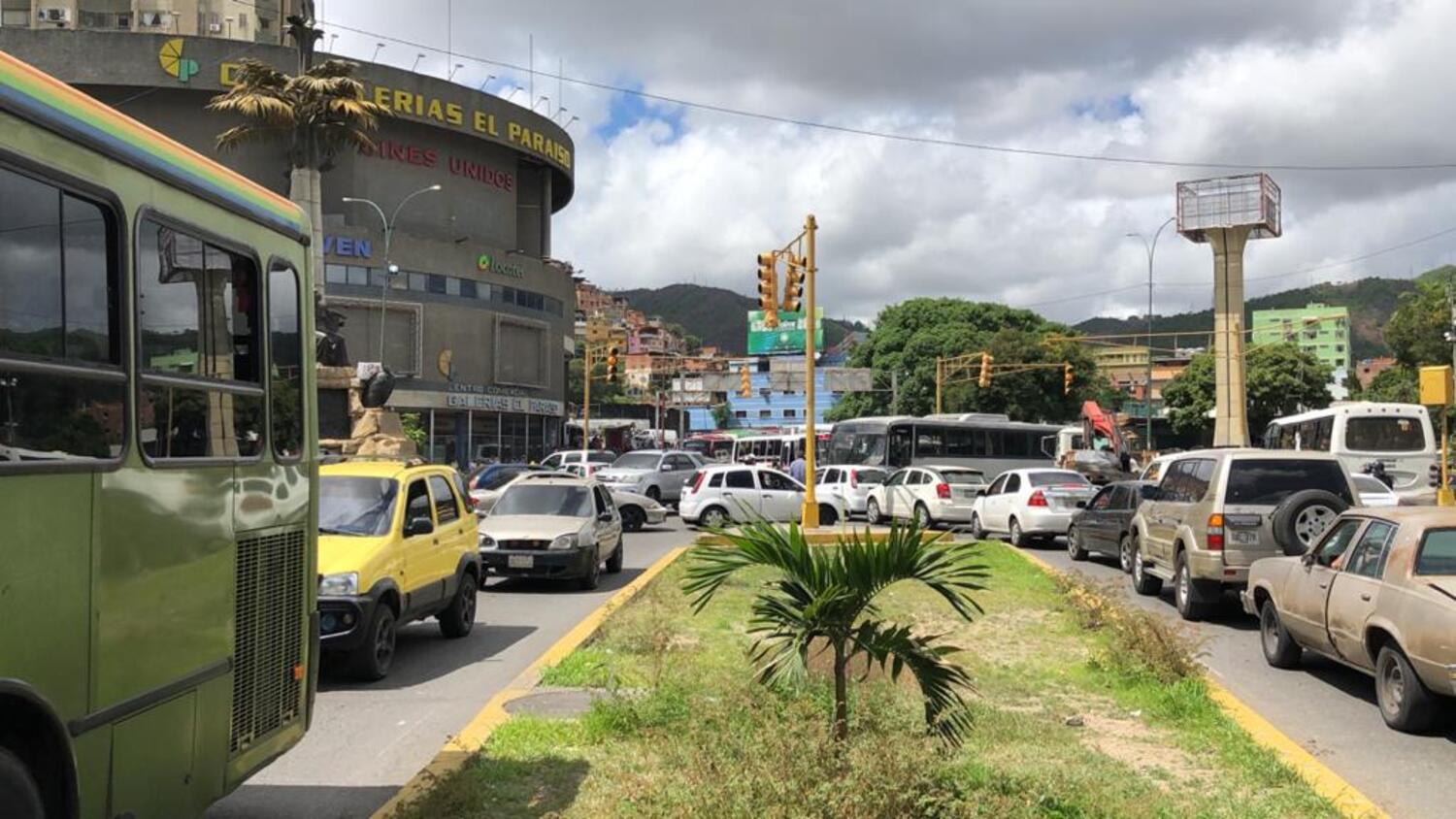 Comisiones policiales restringen acceso en El Paraíso y La Vega