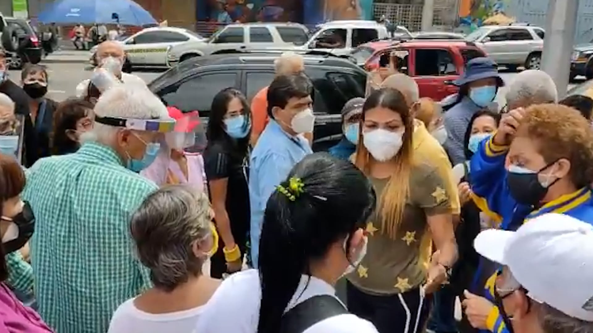 Se registran largas colas para vacunarse en la ciudad de Caracas (+Video)