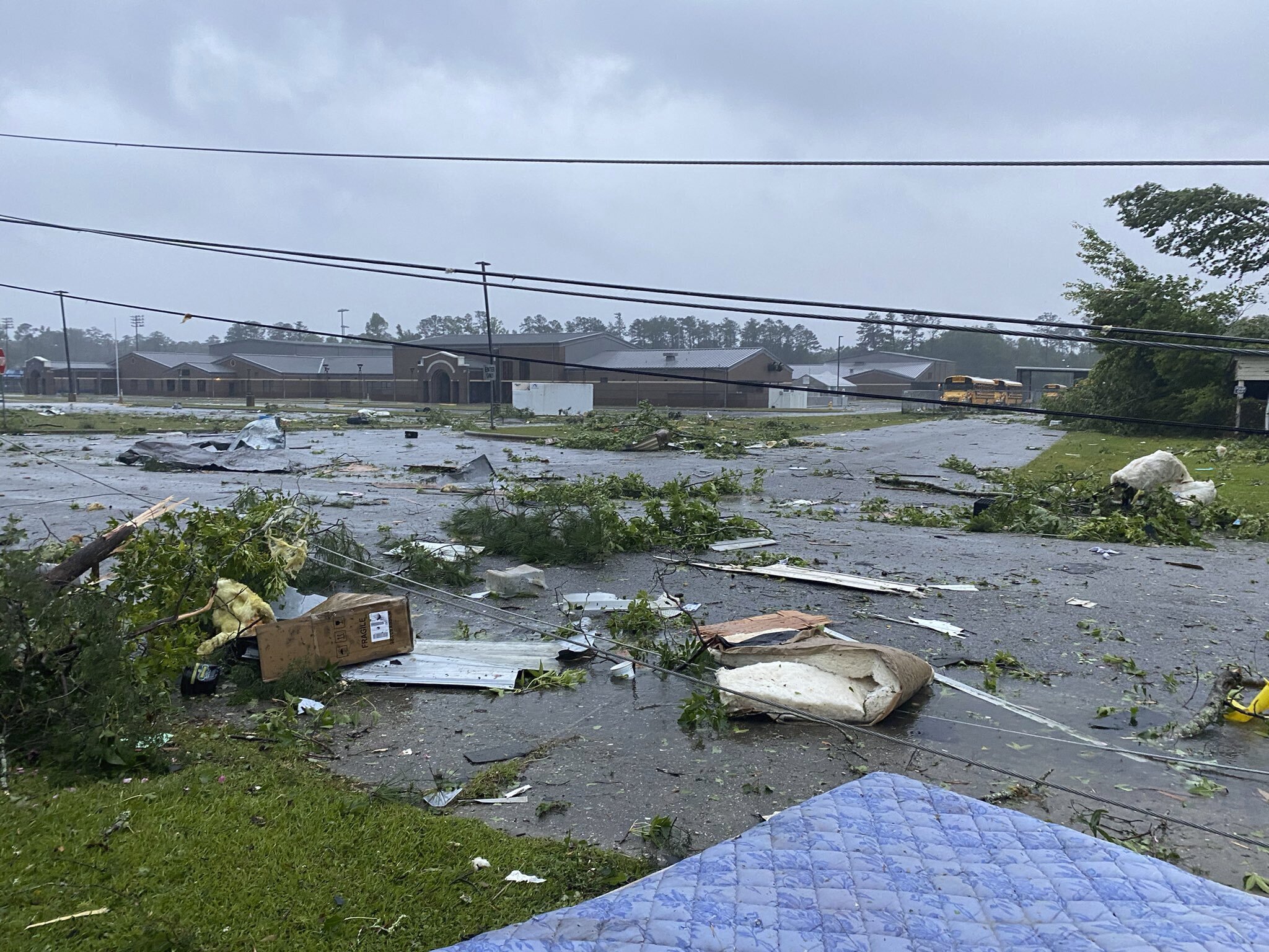 Tormenta tropical en EEUU deja 12 personas fallecidas | Diario 2001