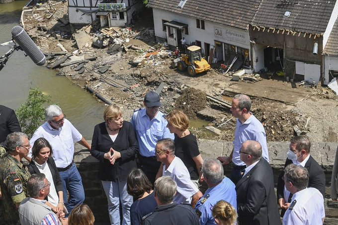Merkel visita las zonas más afectadas por inundaciones en Alemania