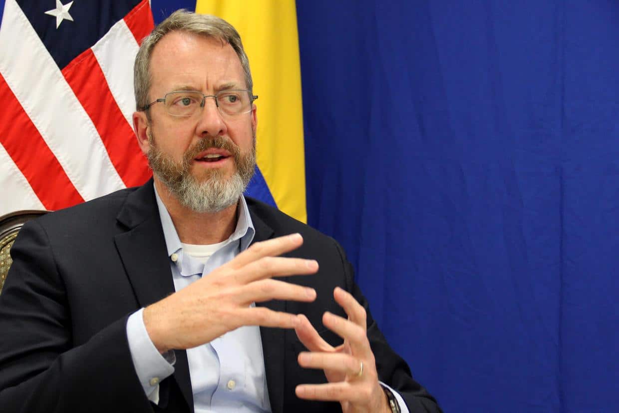 Embajador de EEUU para Venezuela pide la liberación de los activistas detenidos