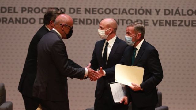 Conozca a los representantes de la oposición en el diálogo en México