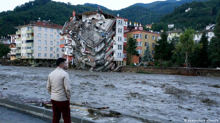 Al menos 44 fallecidos por inundaciones en Turquía