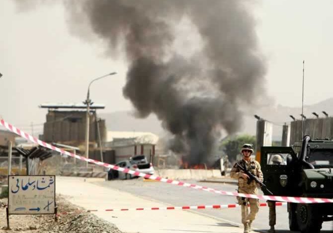 Un proyectil impacta taxi en Afganistán dejando cinco muertos
