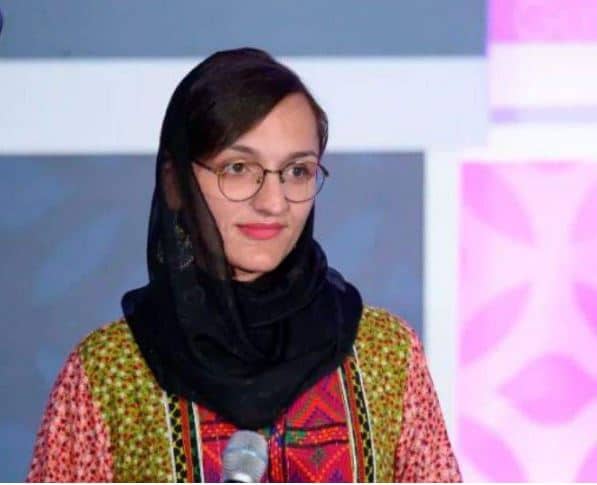 Alcaldesa afgana: Estoy en mi casa esperando que me vengan a matar