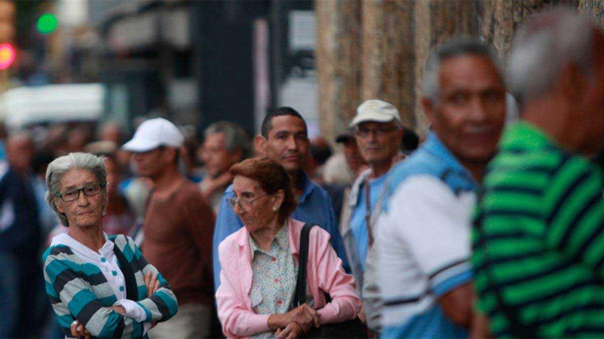 Pensión de los abuelos solo alcanza para un kilo de harina