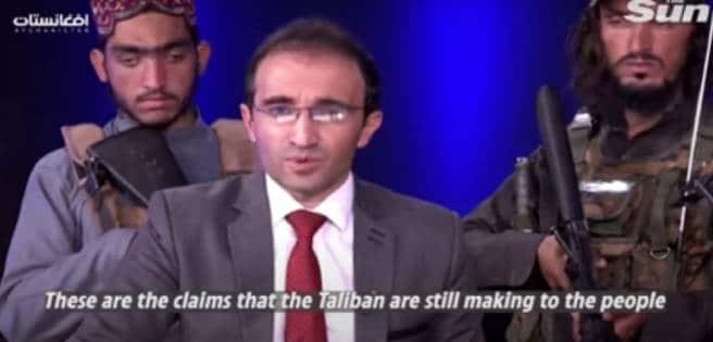Talibanes armados obligan a presentador de televisión a entrevistarlos (+Video)