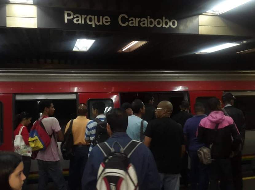 Desalojan la estación Parque Carabobo por explosión en un vagón