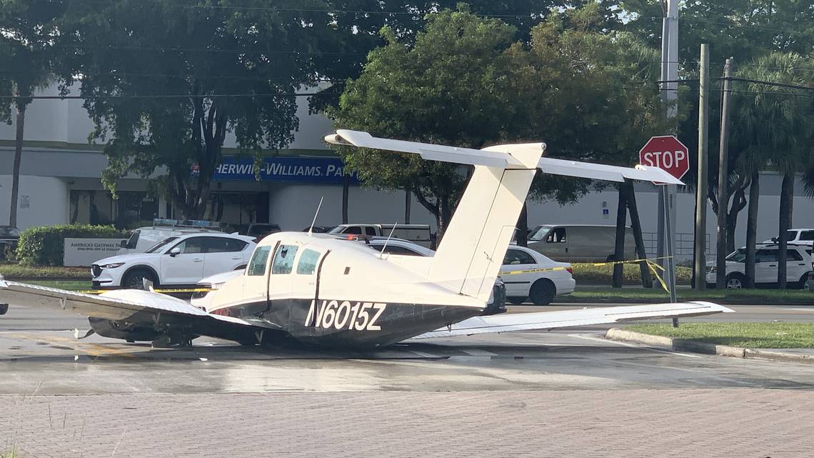 Ocupantes de avioneta sobreviven a aterrizaje forzoso en Florida
