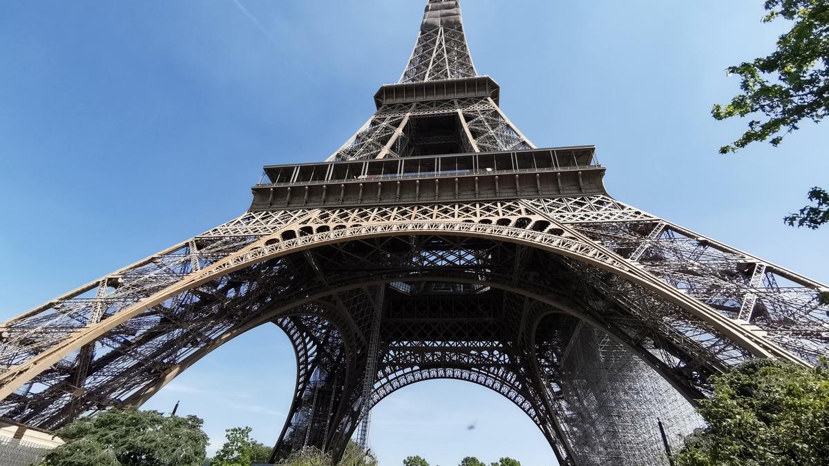 El departamento más secreto de París está en la Torre Eiffel