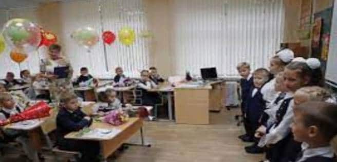 Estudiantes vuelven a clase en Rusia con 18.000 casos diarios de la COVID-19
