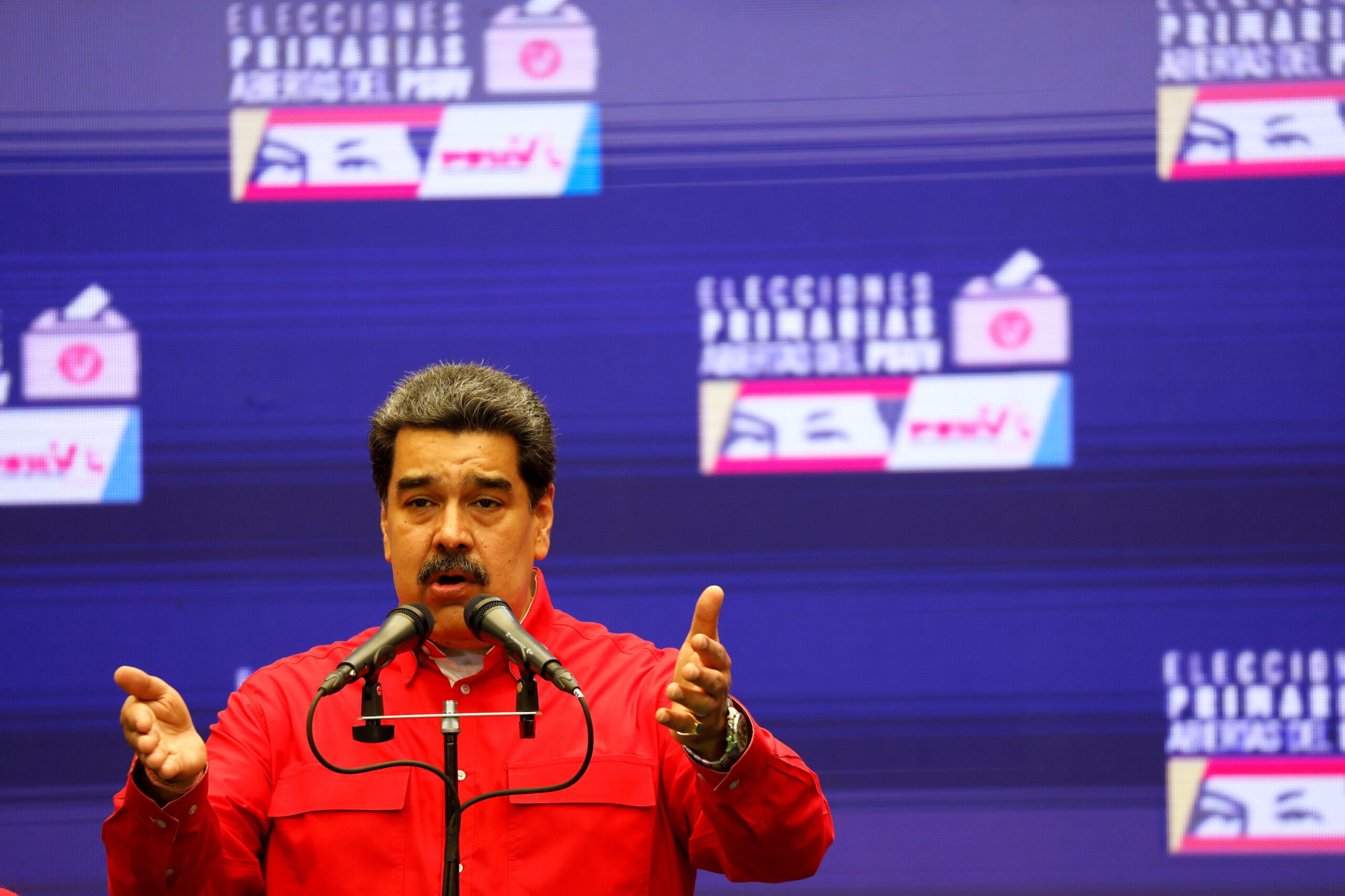 Maduro insta a candidatos a realizar una campaña electoral "limpia"
