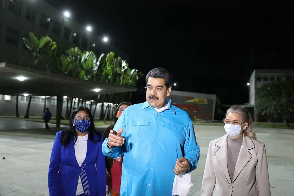 Maduro supervisa trabajos en áreas de la UCV