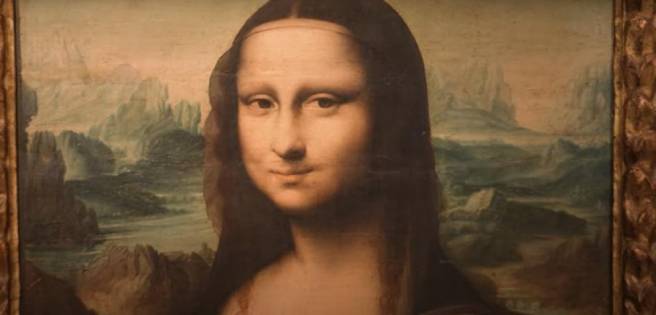 París | Mujer enseña los genitales frente al cuadro de la Mona Lisa