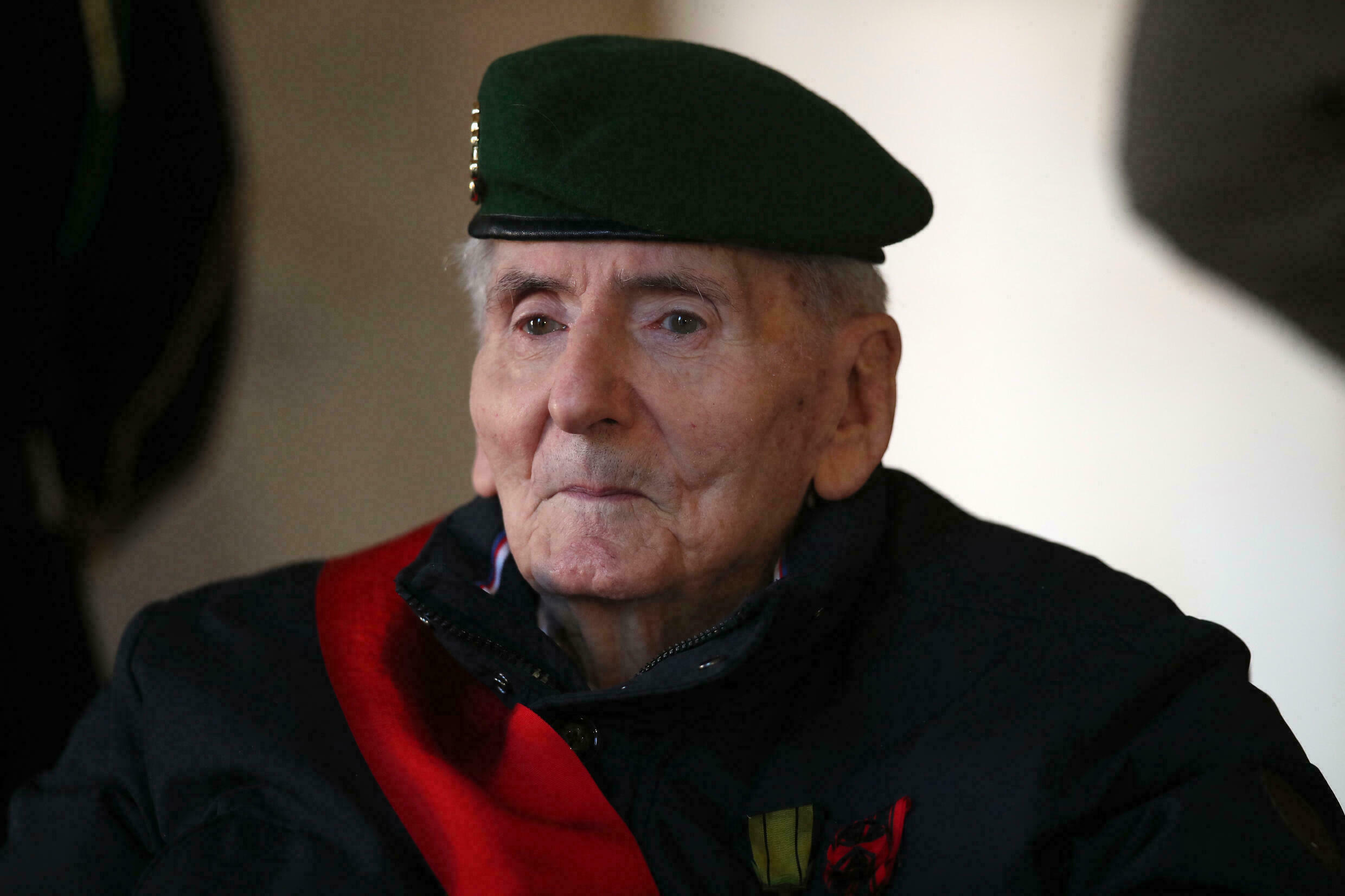 Rinden tributo en Francia al último héroe de la Resistencia contra nazis